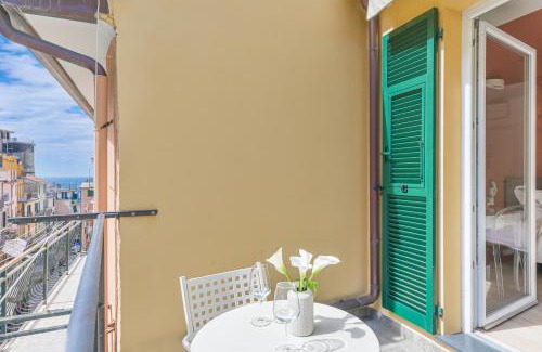 Manarola House | Discover Ca' del Monica: Family-Friendly with Kitchen Amenities