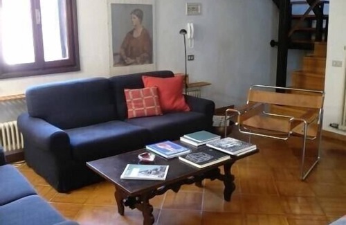 Dorsoduro Apartment | CA 'DEL PONTE - Bright Apartment with Canal Views & Spa