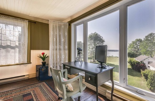 Deschaillons-sur-St-Laurent House | Riverside Relaxation at Le Havre du Navigateur - 10/10 Rated