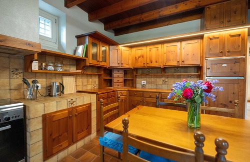 Cresseglio House | Cá di gatt Entire house in hilly area 5 minutes' drive from the lake.