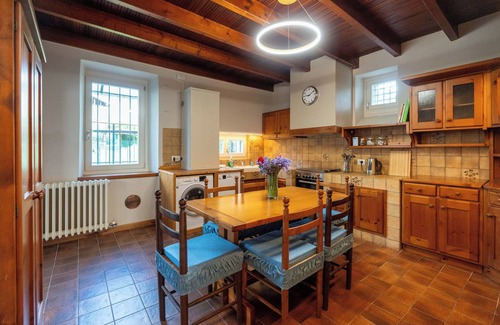 Cresseglio House | Cá di gatt Entire house in hilly area 5 minutes' drive from the lake.
