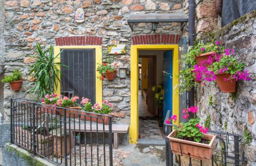 Cavagnano Apartment | Pet-Friendly Retreat: Ca' di Ruchitt - Happy Rentals