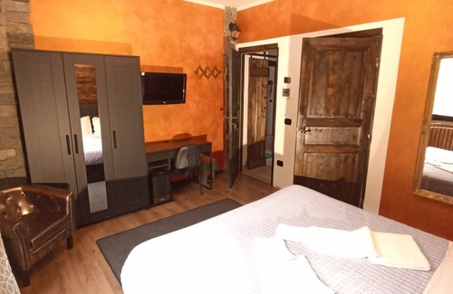 Dubino Bed & Breakfast | Relaxing Cà ElsA Bed and Breakfast with Ocean View & Pool