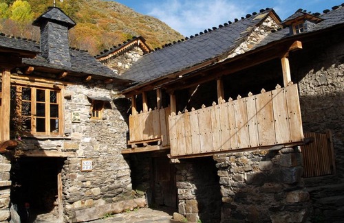 Colinas del Campo de Martin Moro House | Family-Friendly Retreat at Casa Trallera - Rated 10/10