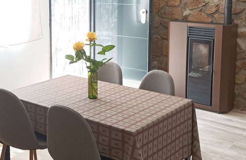 San Martin de Valdeiglesias Ski Chalet | Relaxing Stay at Casa en Pantano de San Juan - Playa de Madrid