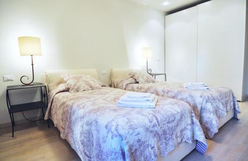 Castello Apartment | Charming Ca' Formosa: Scenic Canal Views Near San Marco