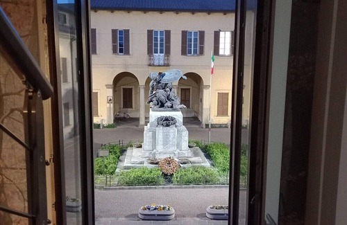Cernusco sul Naviglio Apartment | Magical Ca' Foulard 1: Pet-Friendly Retreat with Spa