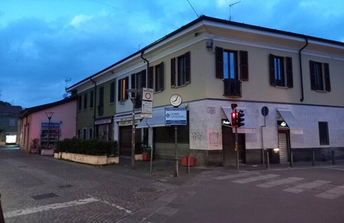 Cernusco sul Naviglio Apartment | Pet Friendly Retreat with Spa and Family Amenities