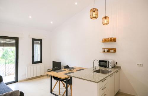 Besalu Apartment | Family-Friendly Ca lEudald Apartment in Besalú with Terrace