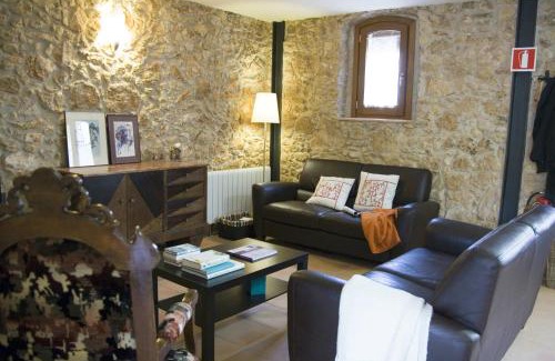 Castellet House | Experience Ca l'Helena: Family-Friendly with Pool & Breakfast