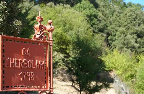 Viladrau Apartment | Discover Ca L'Herbolari: Family-Friendly Renovated Retreat