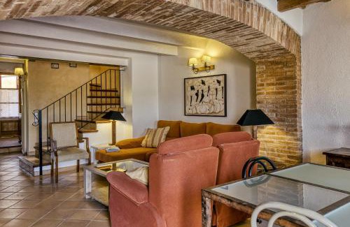 Orriols House | Ca La Maria: Family-Friendly Retreat with Pet Amenities