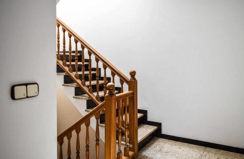 Tortella House | Family-Friendly Ca La Valls: Ideal Central Location