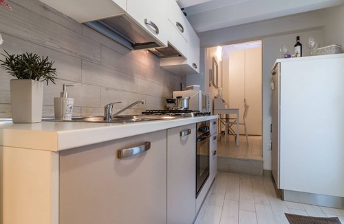 Cannaregio Apartment | Enchanting CA' LESSIA - Family-Friendly Love Nest in Venice