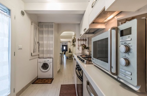 Cannaregio Apartment | Enchanting CA' LESSIA - Family-Friendly Love Nest in Venice