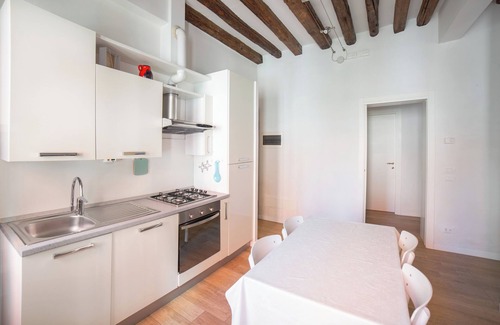 Castello Apartment | Family-Friendly Getaway at Ca Lion with Breakfast Included