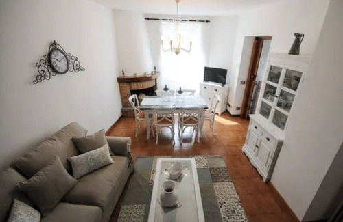 Laino House | Relaxing Retreat at Ca' Lisa with Family-Friendly Amenities