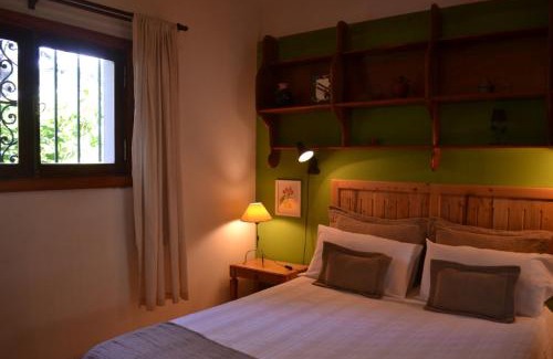 La Falda Hotel | Discover Comfort at Ca´Montana Hostal Boutique with Pool Access