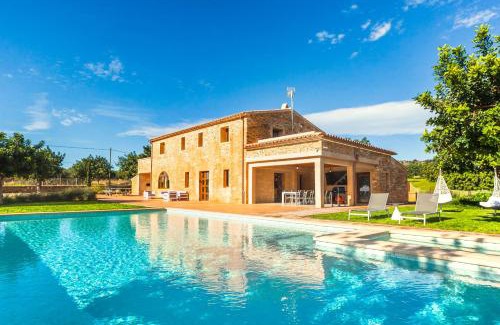 Manacor Villa | Relax at Ca'n Banyeta: Family-Friendly with Pool Access