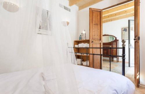 Porreres House | Ca Na Marreta: Oceanfront Bliss with Pet-Friendly Perks