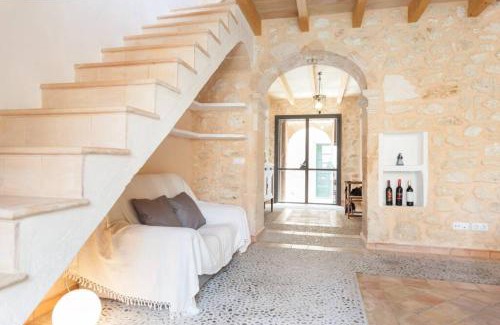 Porreres House | Ca Na Marreta: Oceanfront Bliss with Pet-Friendly Perks