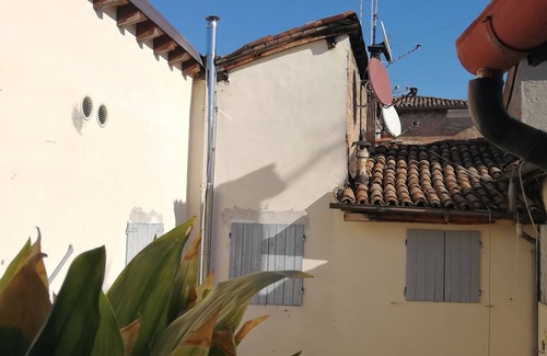 Old Town Apartment | Relax at CA POMPOSA: Family-Friendly Bed & Kitchen Retreat