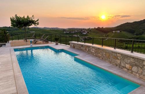 Brda Apartment | Elegant Oceanfront Apartment in Ca' S. Lorenz - 10/10 Rated