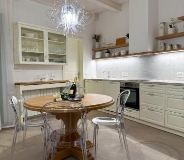 Brda Apartment | Elegant Oceanfront Apartment in Ca' S. Lorenz - 10/10 Rated