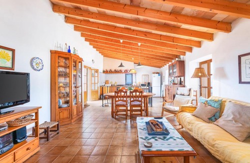 Banyalbufar House | Discover Ca Sa Padrina Banyalbufar: Family-Friendly Retreat