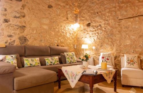 Vilafranca de Bonany Villa | Experience Relaxation at Ca sa padrina: 4-Star Oceanfront Retreat