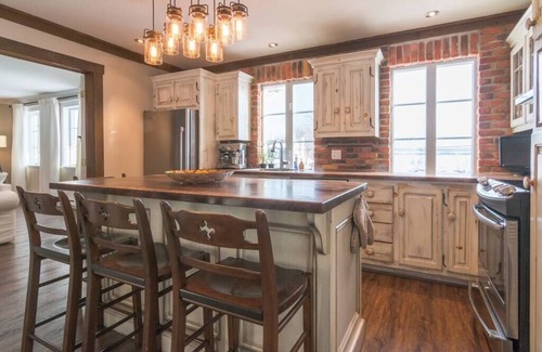 Saint-Jean-de-l'lle-d'Orleans House | Relaxing Villa Azur Île d'Orléans with Pool & Spa Access