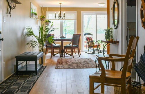 Saint-Laurent-de-l'ile d'Orleans Cottage | Two storey house located on the St-Lawrence river with 3 bedrooms 3 double beds.