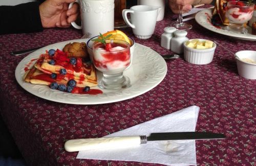 Saint-Laurent-de-l'ile d'Orleans Hotel | Oceanfront Bliss at Auberge Les Blancs Moutons