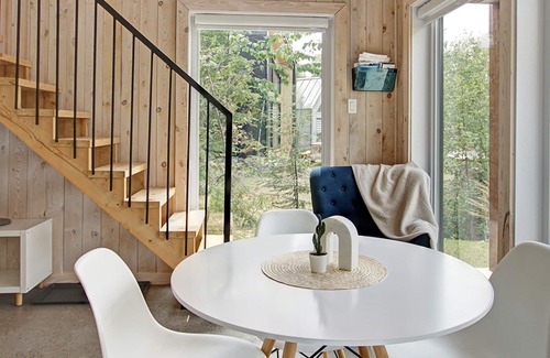 Sainte-Marguerite-du-Lac-Masson Ski Chalet | Scandinavian-style mini chalet
