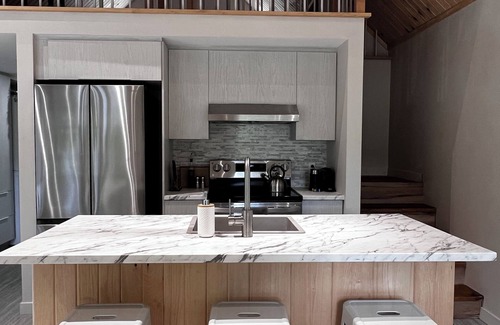 Sainte-Therese-de-la-Gatineau Ski Chalet | Family-Friendly Retreat: La Perle Bleue Chalets M2