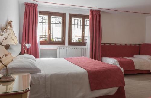 Dorsoduro Bed & Breakfast | Experience Comfort at Ca' San Trovaso - 6 Cozy Rooms