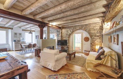 Moltrasio Apartment | Enjoy Family-Friendly Stays at Ca Sbrisiga in Moltrasio