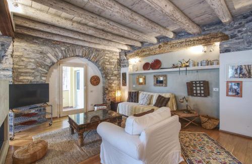 Moltrasio Apartment | Enjoy Family-Friendly Stays at Ca Sbrisiga in Moltrasio