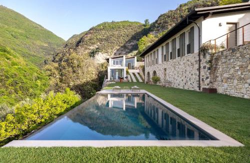 Tignale Apartment | Relax at Ca’ Scaì Agrifugium Elià with Pool Access