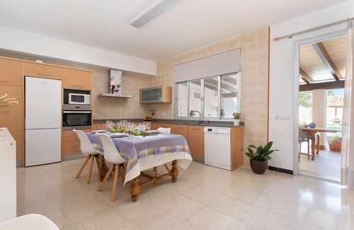 Ariany Villa | Experience CA SES NINES: Cozy Townhouse with Pool