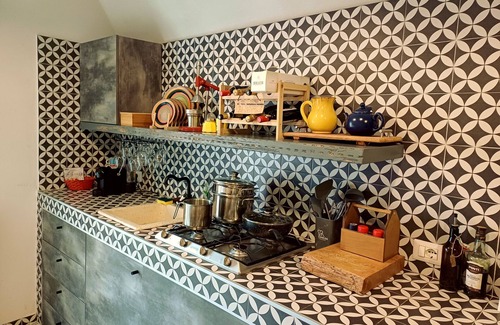 Ragusa House | Guest Rated: 10/10 CA SIEMU Private Tiny-House with Kitchen