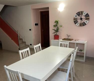 Borgo Tossignano Apartment | Scenic Ca’ Vanello: Ocean View Retreat with Hot Tub