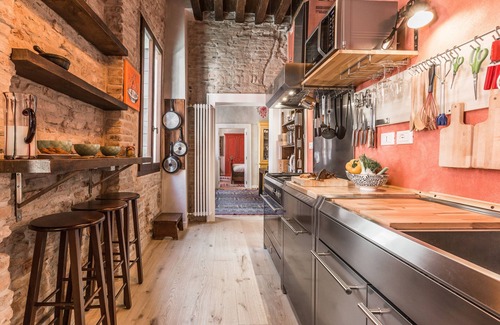 San Marco Apartment | Experience Ca' Via della Seta with Scenic Canal Views