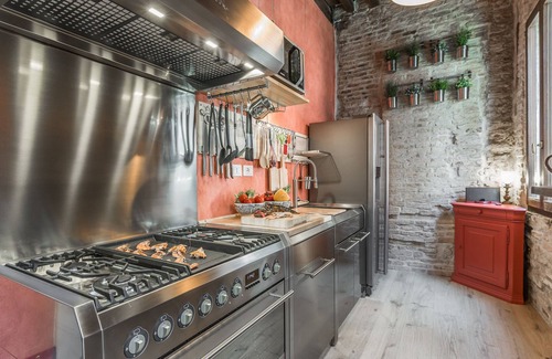 San Marco Apartment | Experience Ca' Via della Seta with Scenic Canal Views