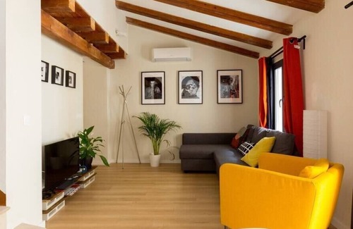 San Pablo Apartment | Historic 2 BDR Duplex with Garage in the City Center