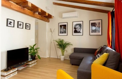 San Pablo Apartment | Historic 2 BDR Duplex with Garage in the City Center