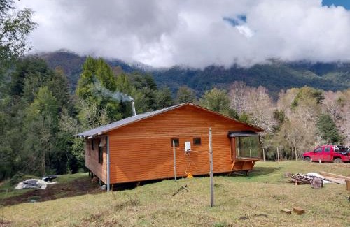 Pucon Ski Chalet | Riverside Retreat: Pet-Friendly Cabaña by Liucura River
