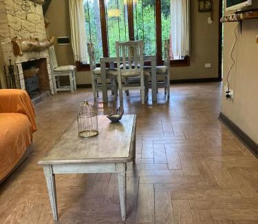 Bosque Peralta Ramos House | Discover Cabaña Alpina del Bosque - Pet-Friendly Retreat