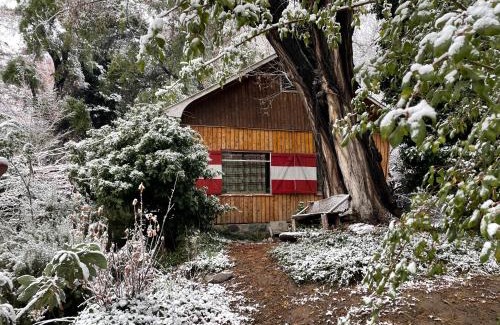 Los Azules Ski Chalet | Alpine Cabin Retreat with River Access and Family Amenities