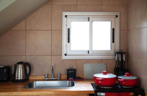 Merlo House | Cozy Cabaña Anita: Pet & Child Friendly Retreat